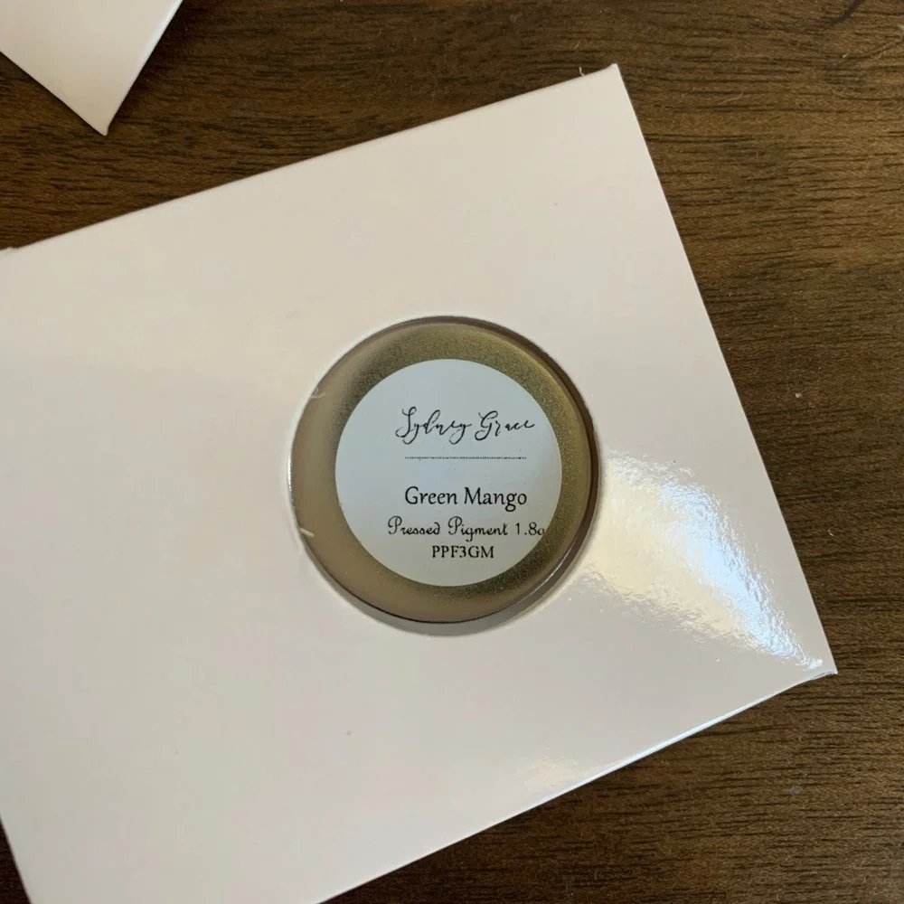 🎉HP🎉💰5/$25💰New Sydney Grace Green Mango Shimmer Eyeshadow - Picture 2 of 4